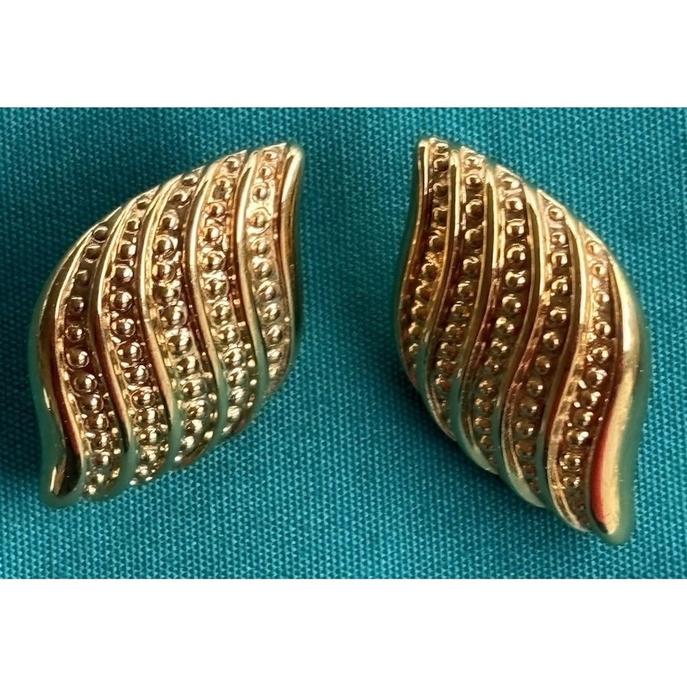 Vintage Napier Signed Gold Tone Striped Flame Textured Stud Earrings 1 1/4"